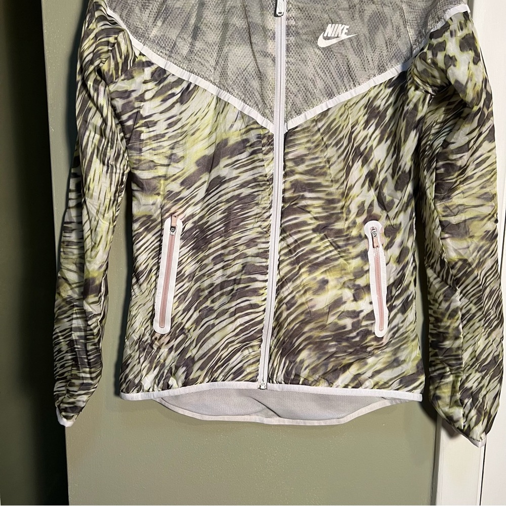 Nike Tech Hyperfuse Windrunner Jacket Green S - image 6
